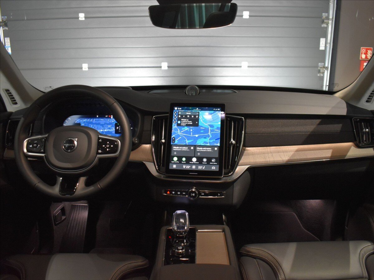 Volvo XC90 SUV / Terénní 2,0 l 228 kw