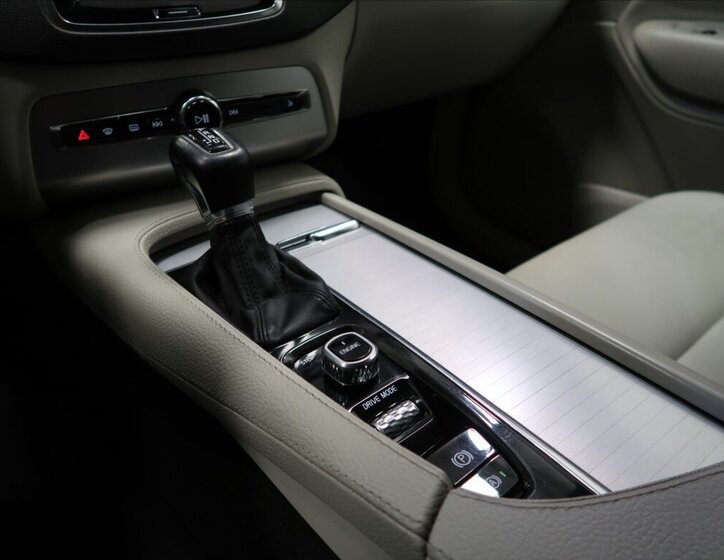 Volvo XC90 SUV 2,0 l 173 kw