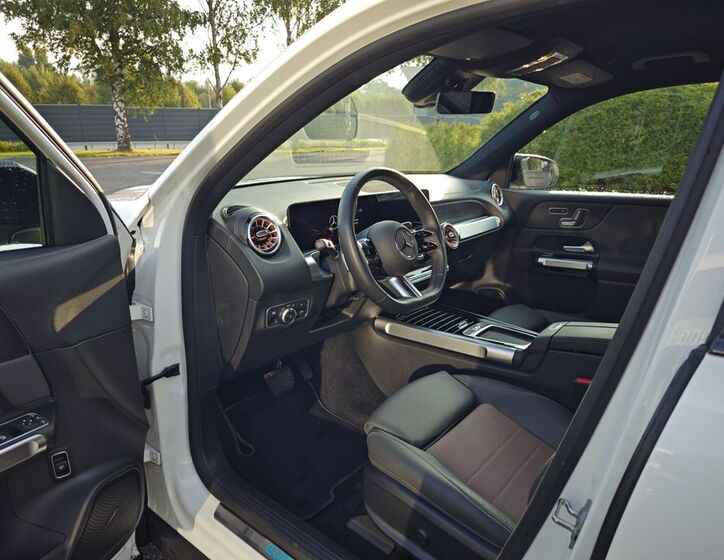 Mercedes-Benz EQB 11