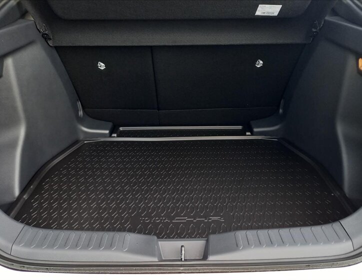 Toyota C-HR SUV / Terénní 1,8 l 103 kw