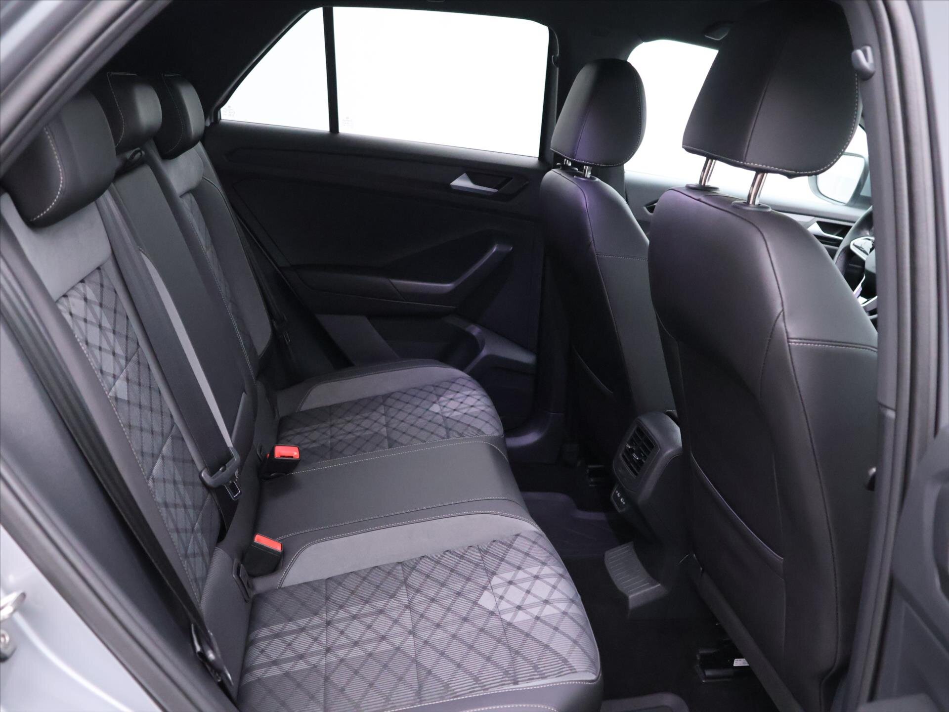 Volkswagen T-Roc SUV / Terénní 2,0 l 110 kw