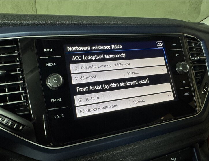 Volkswagen T-Roc SUV / Terénní 1,5 l 110 kw