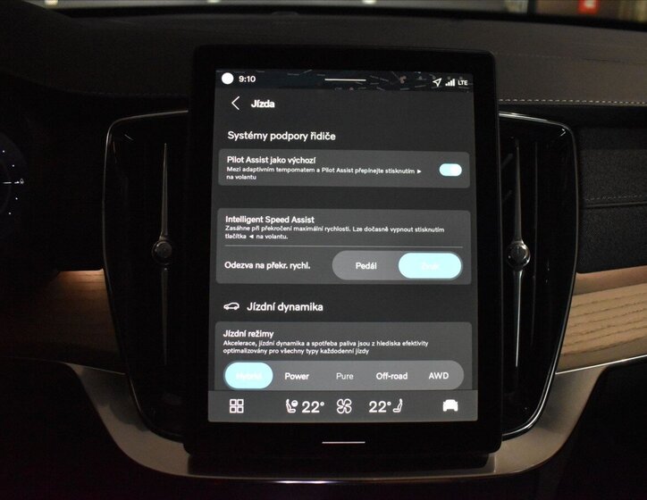 Volvo XC90 SUV / Terénní 2,0 l 228 kw