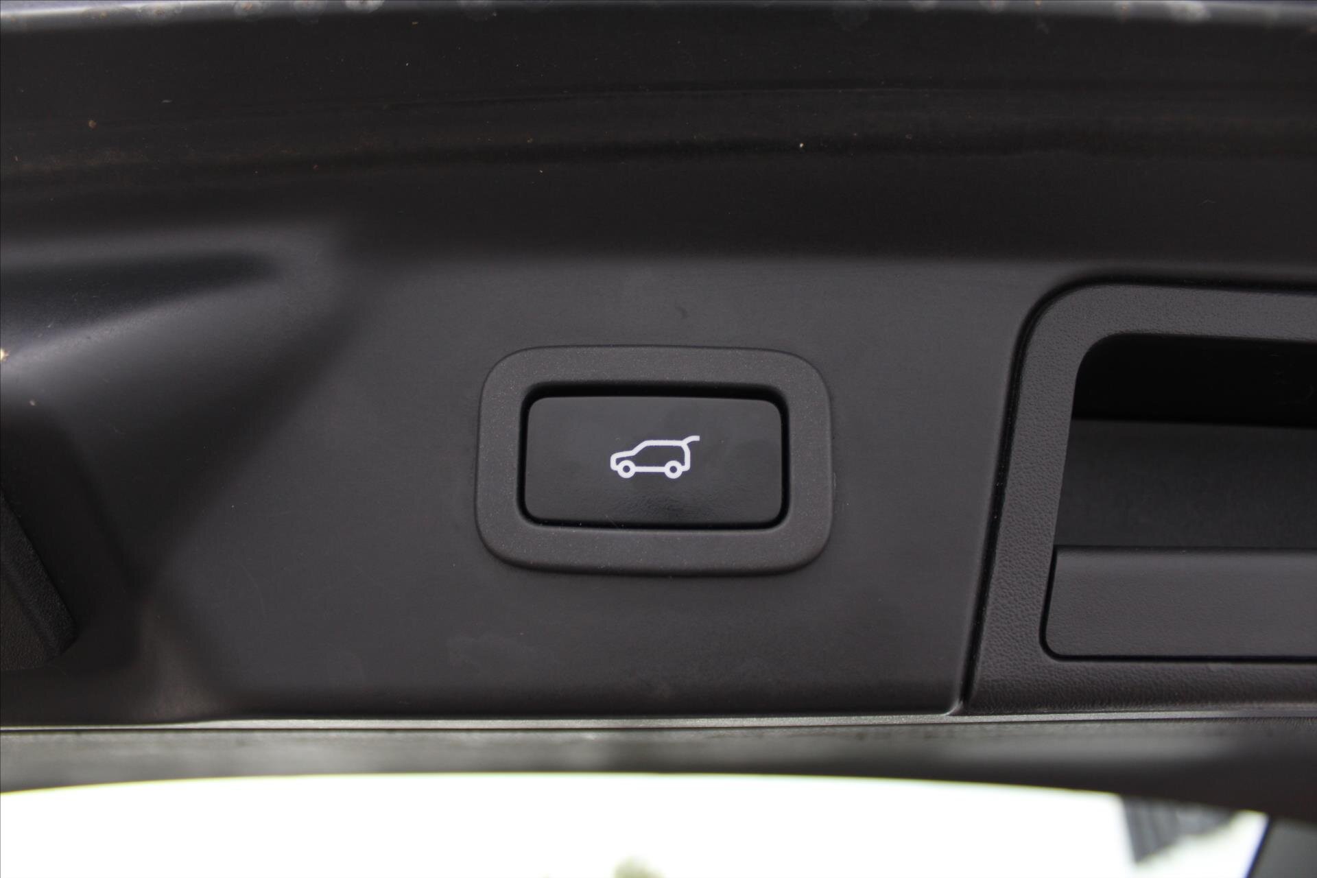 Land Rover Range Rover Velar SUV / Terénní 3,0 l 221 kw