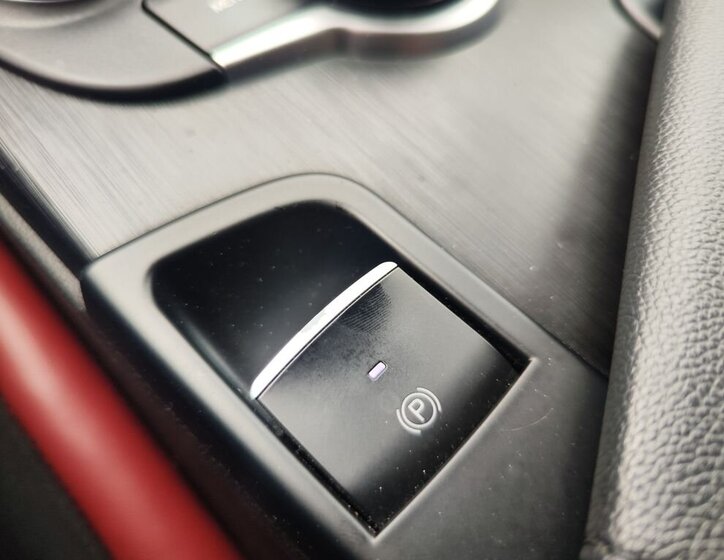 Alfa Romeo Giulia Sedan / Limuzína 2,1 l 110 kw