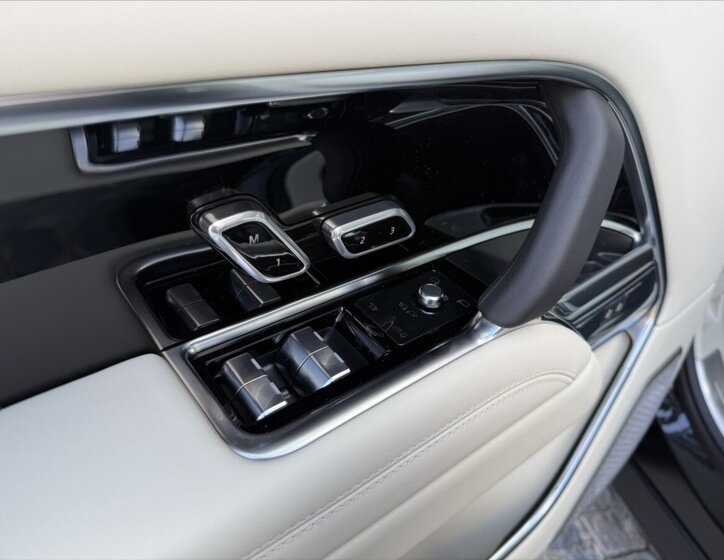 Land Rover Range Rover SUV / Terénní 4,4 l 390 kw