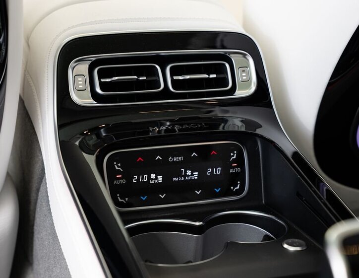 Mercedes-Benz Ostatní Sedan / Limuzína 6,0 l 450 kw