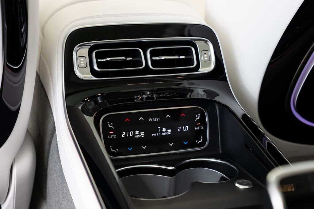 Mercedes-Benz Ostatní Sedan / Limuzína 6,0 l 450 kw