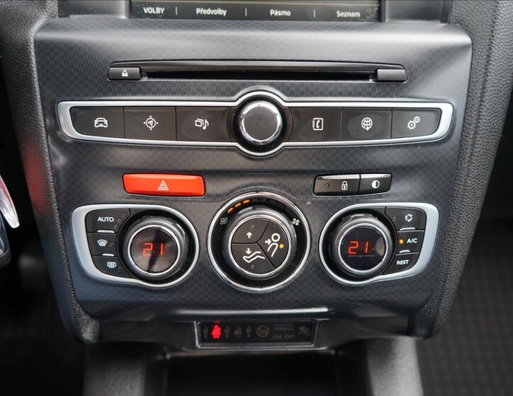 DS Automobiles DS4 Hatchback 1,6 l 88 kw