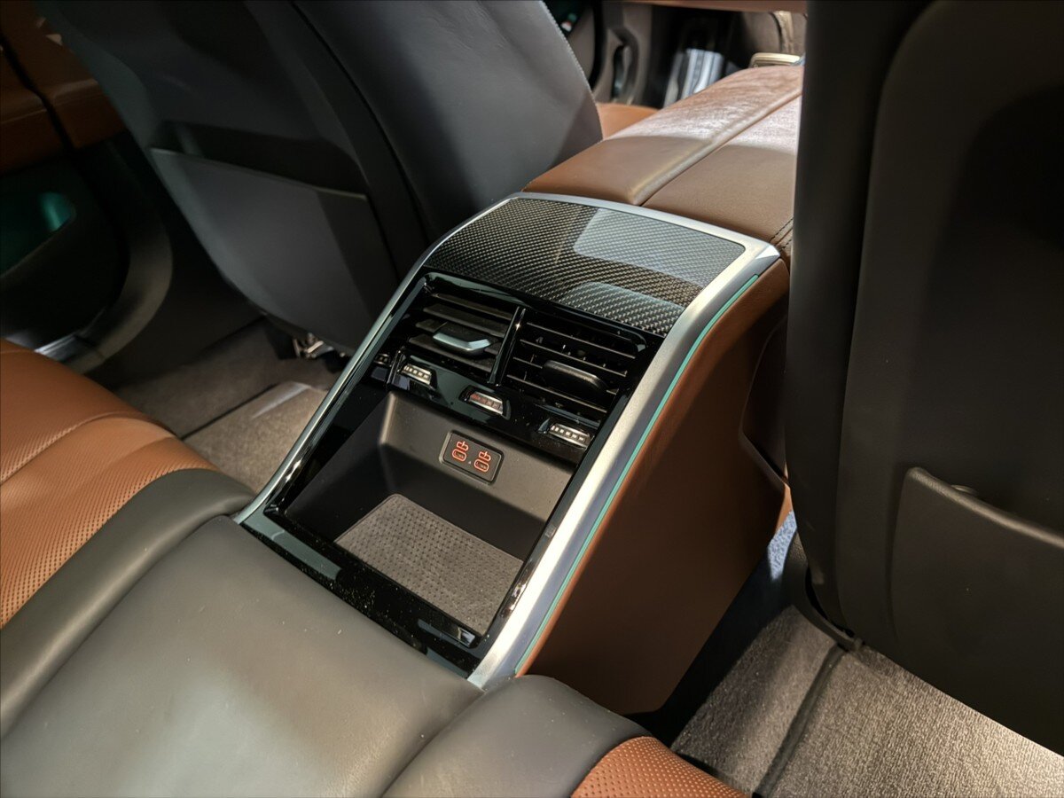 BMW Řada 8 Sedan / Limuzína 3,0 l 250 kw