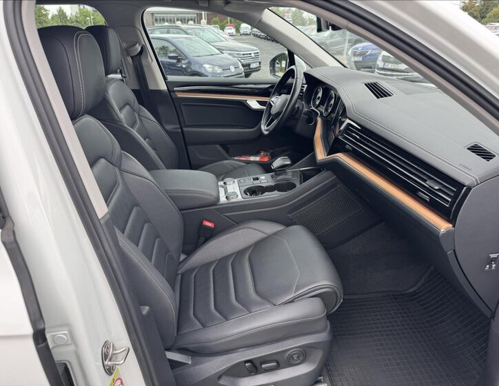 Volkswagen Touareg SUV / Terénní 3,0 l 170 kw