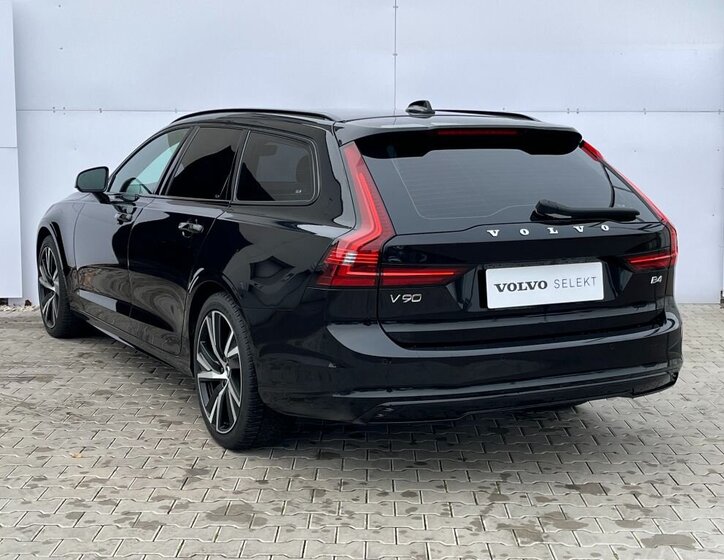 Volvo V90 8
