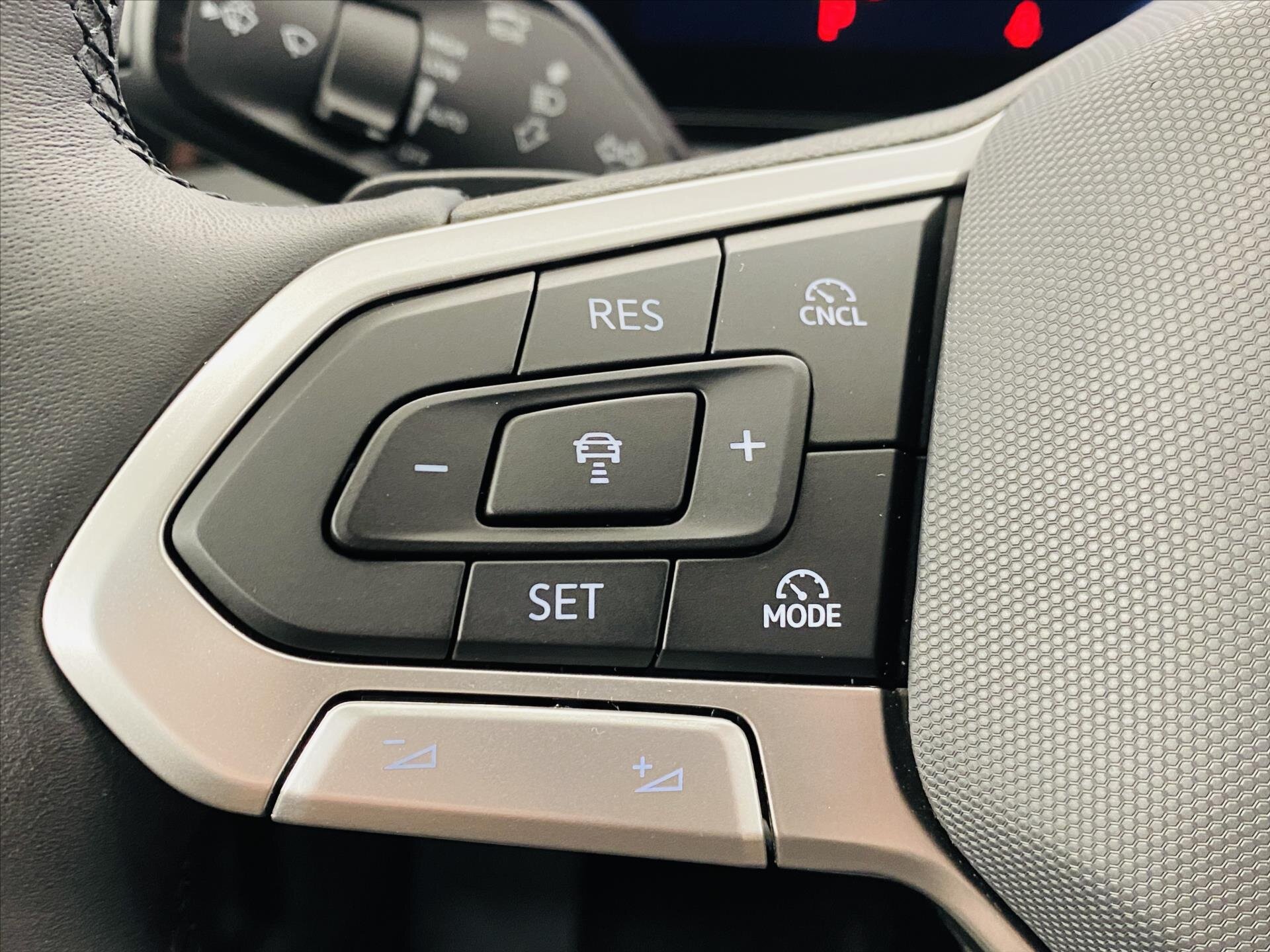 Volkswagen Tiguan SUV / Terénní 2,0 l 142 kw