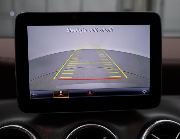 Mercedes-Benz CLA Sedan 2,0 l 280 kw