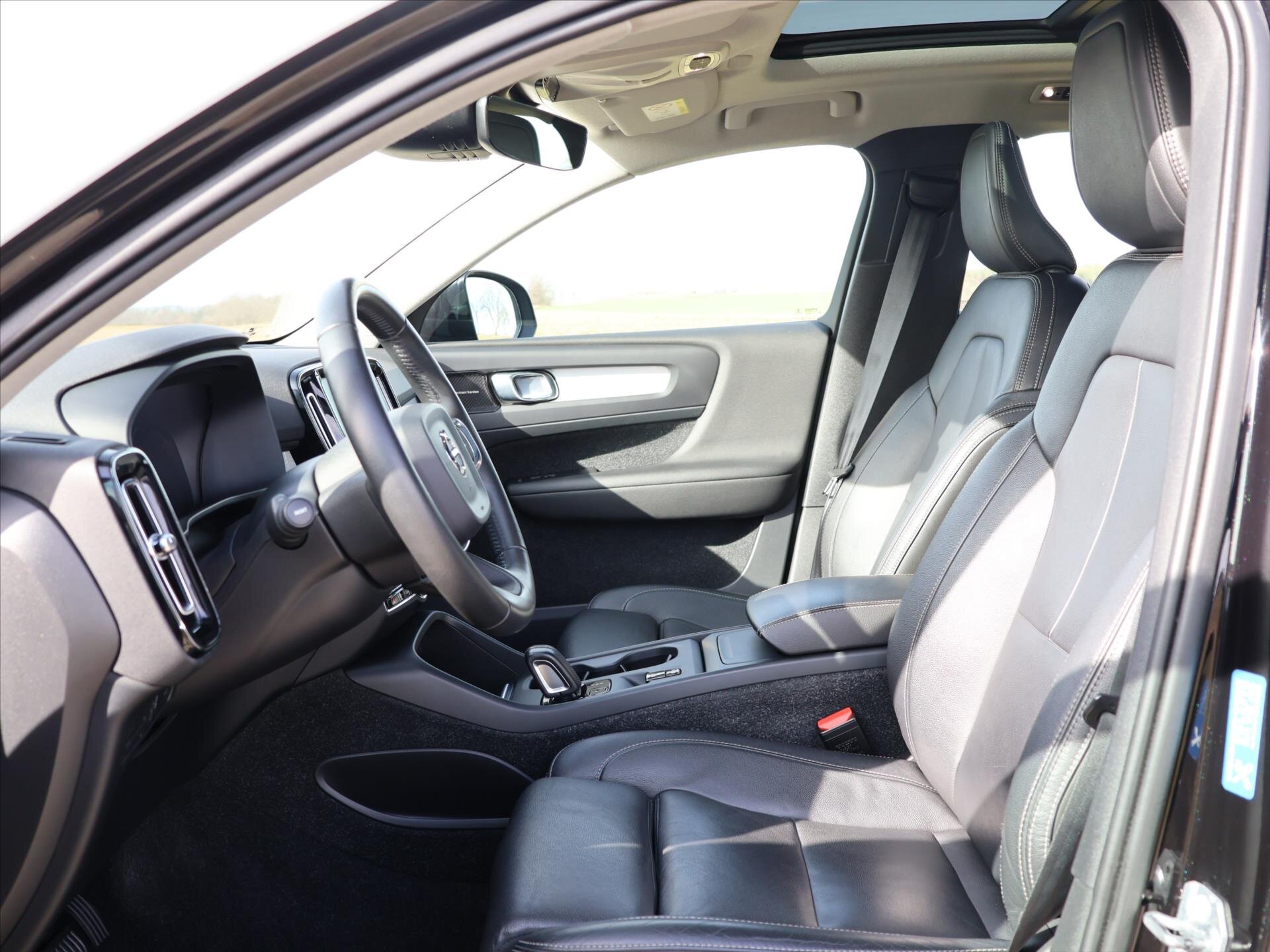 Volvo XC40 SUV / Terénní 2,0 l 140 kw