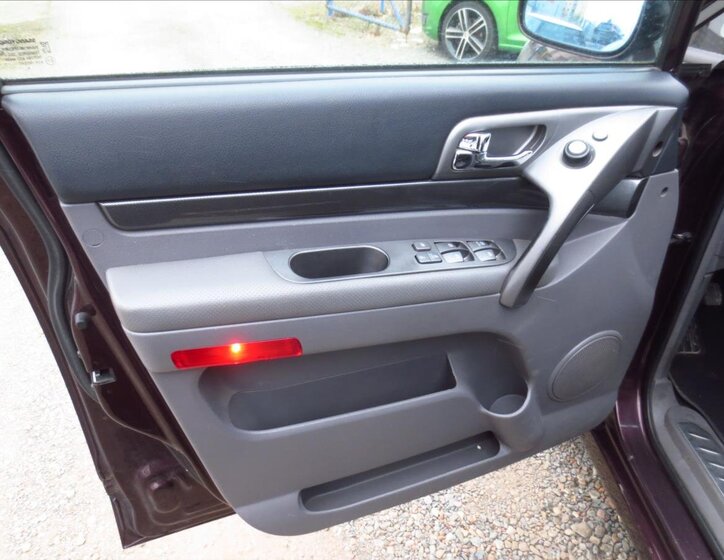 SsangYong Rodius VAN-Minibus 2,0 l 114 kw