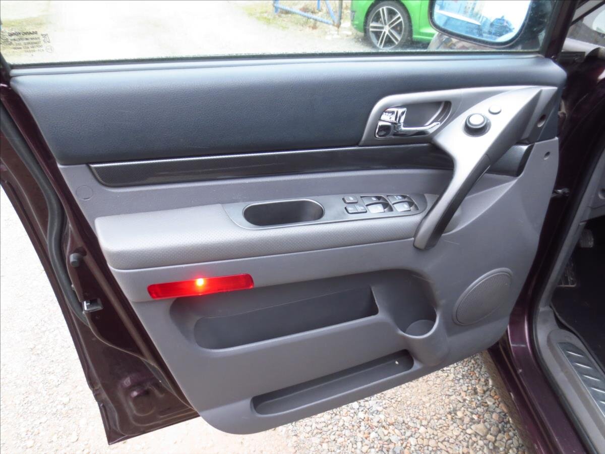 SsangYong Rodius VAN-Minibus 2,0 l 114 kw