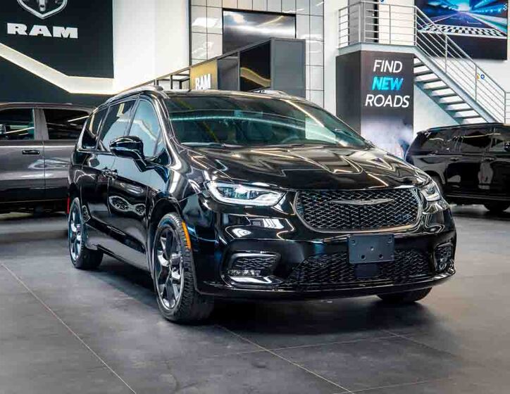 Chrysler Pacifica 12