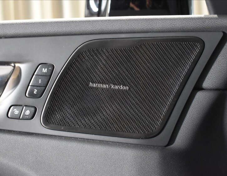 Volvo XC60 SUV / Terénní 2,0 l 184 kw