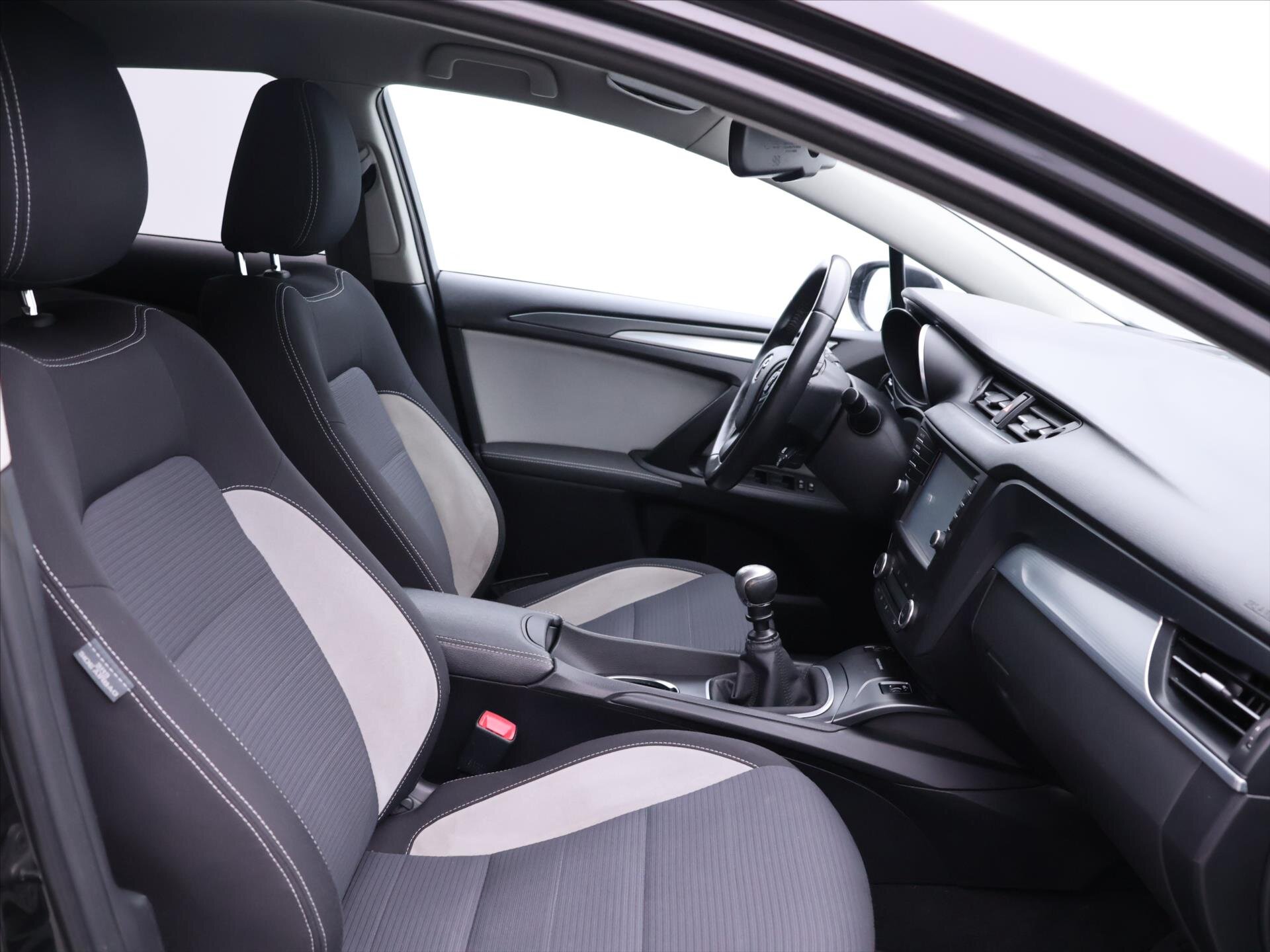 Toyota Avensis Kombi 2,0 l 105 kw