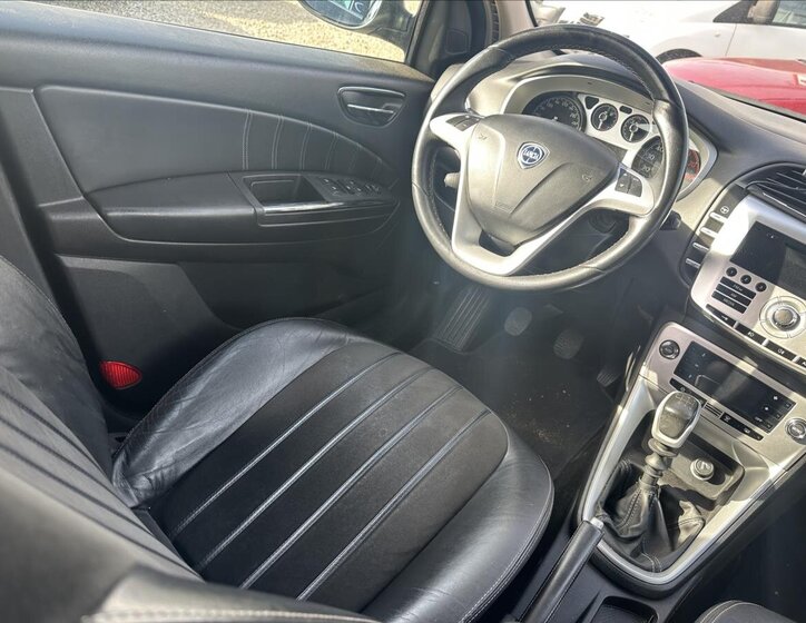 Lancia Delta Hatchback 1,4 l 88 kw