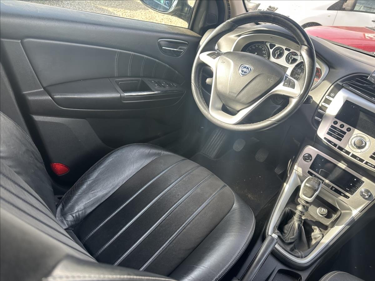 Lancia Delta Hatchback 1,4 l 88 kw