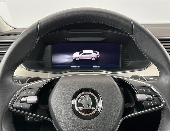 Škoda Superb Sedan / Limuzína 1,4 l 160 kw