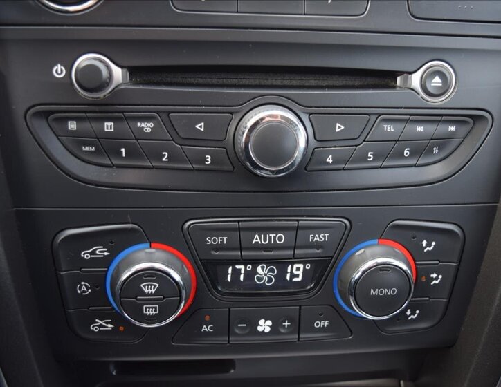 Renault Latitude Sedan / Limuzína 2,0 l 110 kw