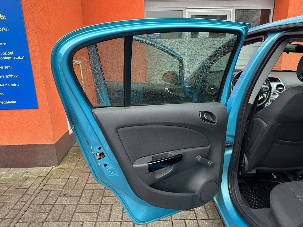 Opel Corsa Hatchback 1,4 l 64 kw