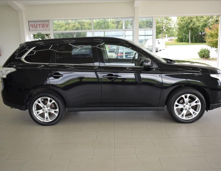 Mitsubishi Outlander 4