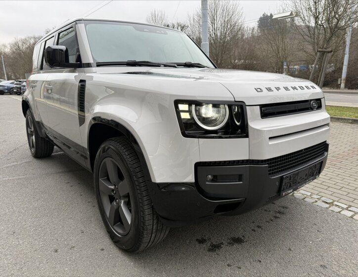 Land Rover Defender 5