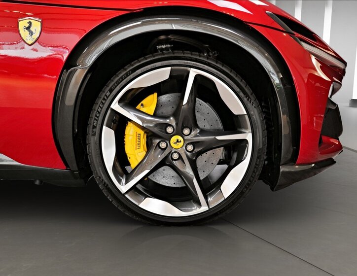 Ferrari Purosangue SUV / Terénní 6,5 l 529 kw