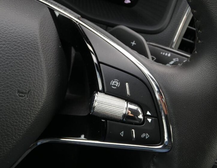 Škoda Karoq SUV / Terénní 1,5 l 110 kw