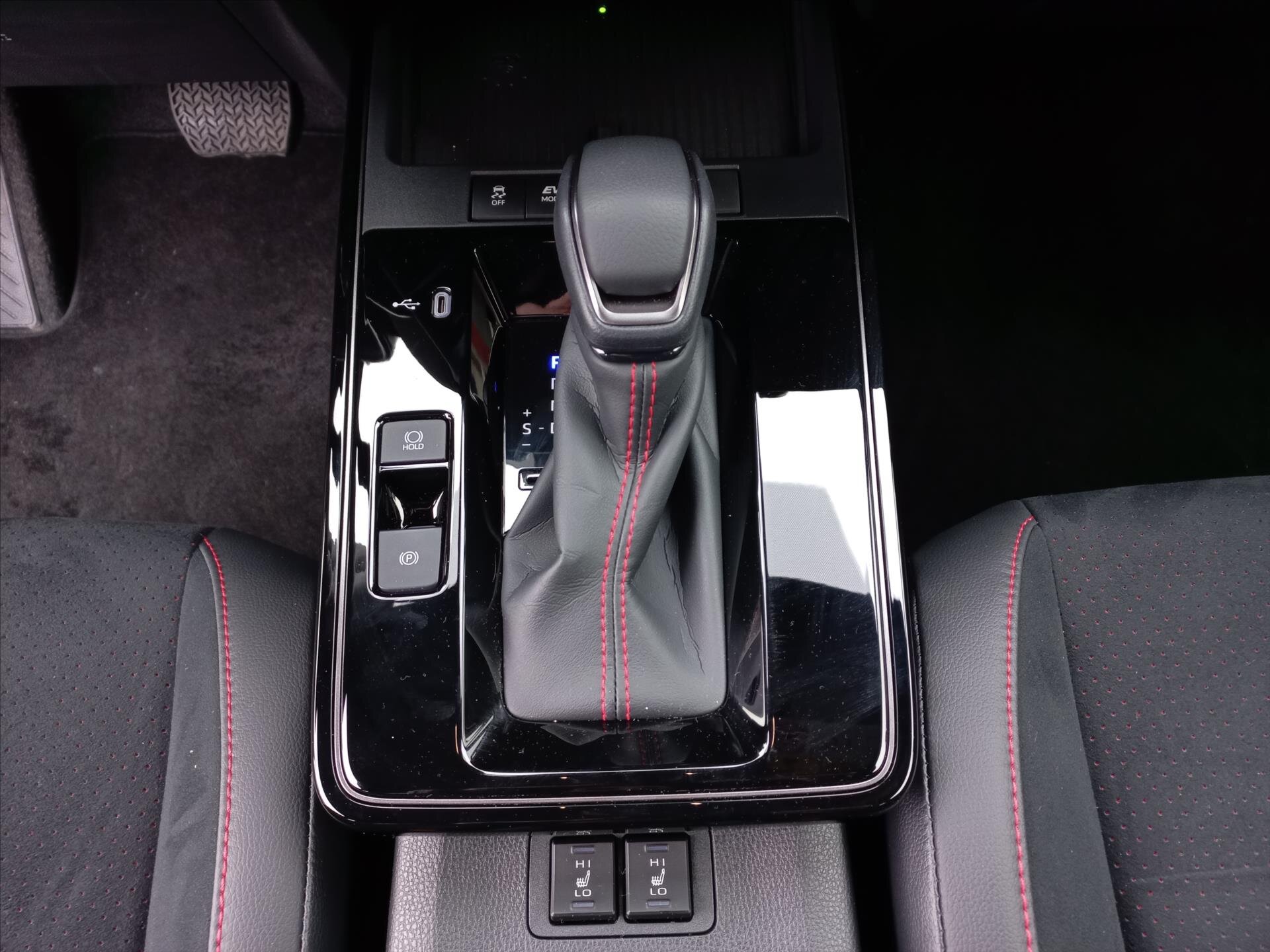 Toyota Corolla Cross CUV / Crossover 2,0 l 98 kw