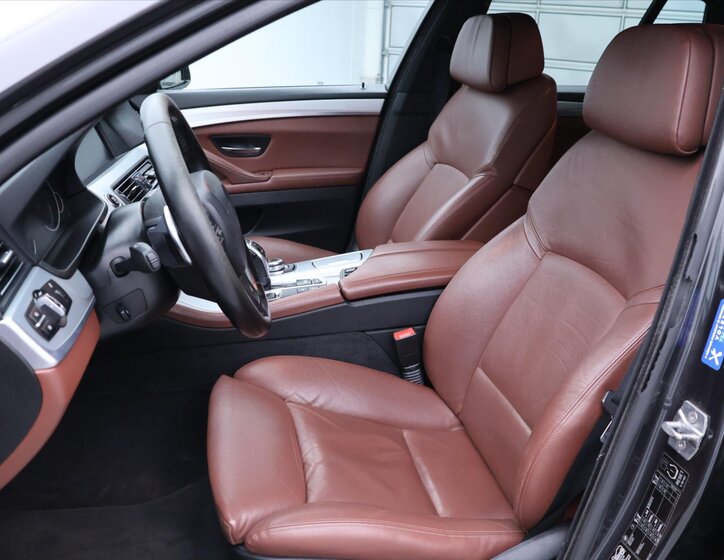 BMW Řada 5 Kombi 3,0 l 190 kw