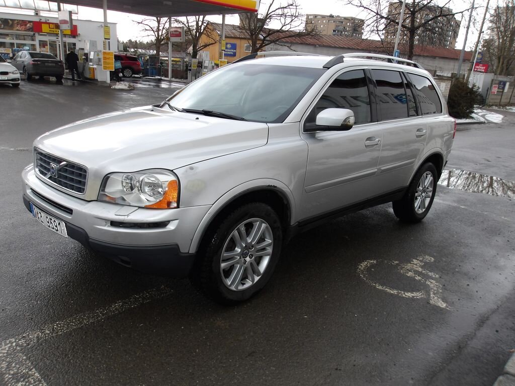 Volvo XC90 SUV 2,4 l 136 kw