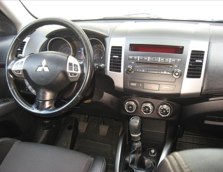 Mitsubishi Outlander 23