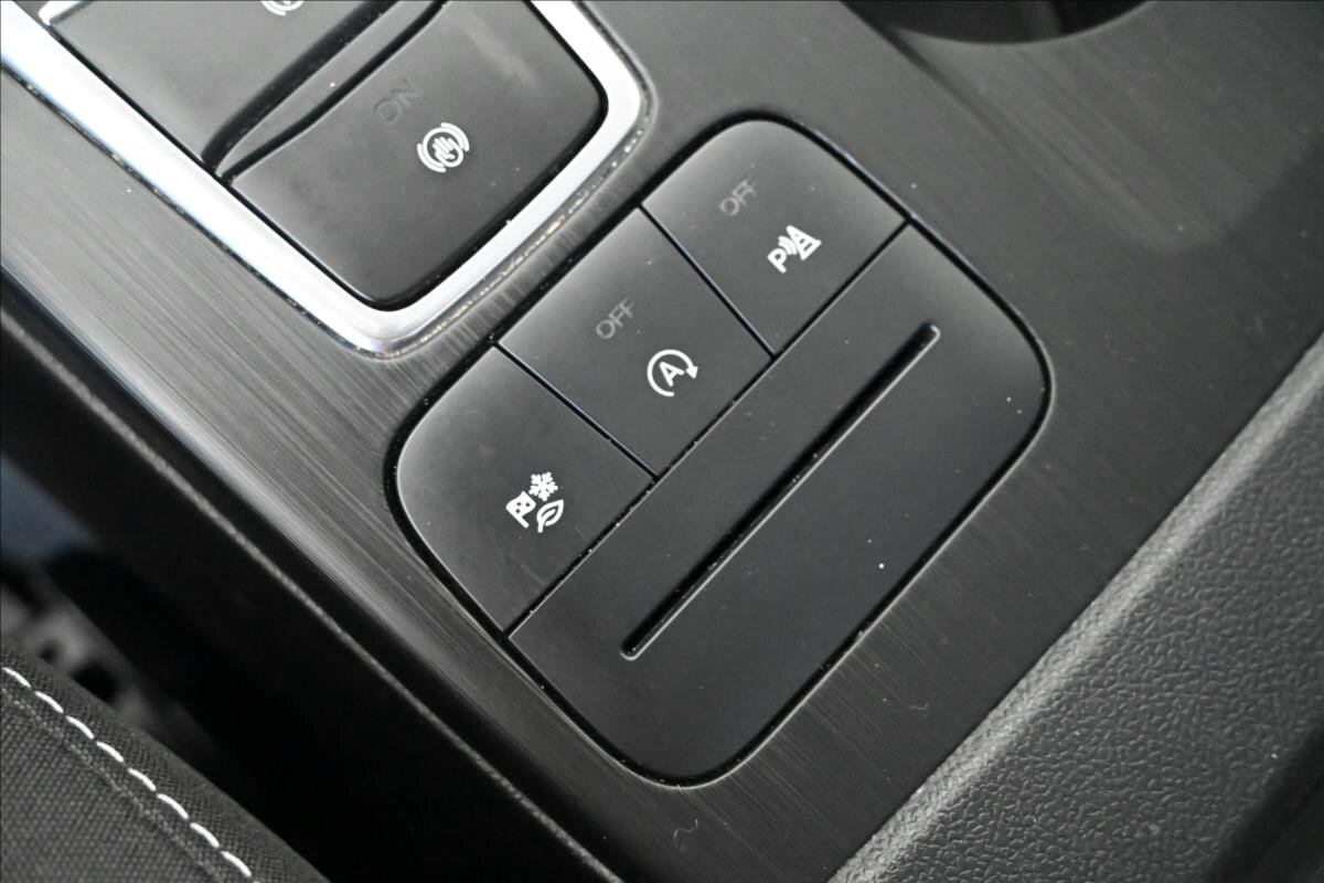 Ford Kuga SUV / Terénní 1,5 l 88 kw