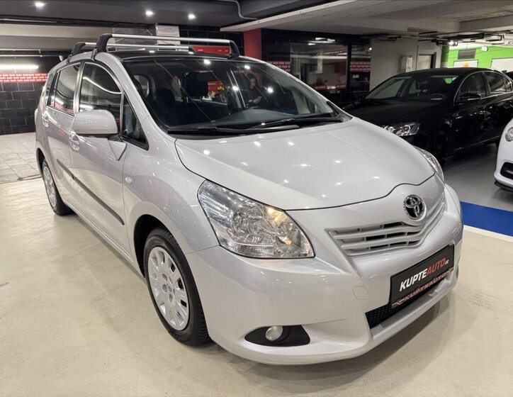 Toyota Verso Kombi 2,0 l 93 kw