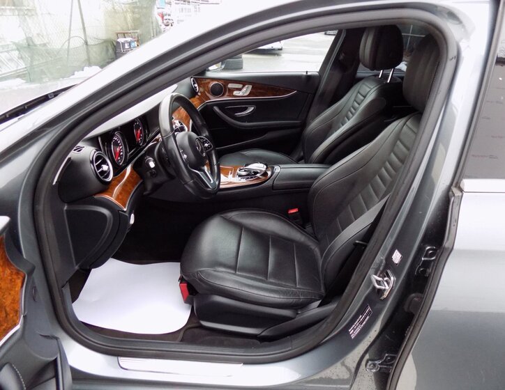 Mercedes-Benz Třídy E 12