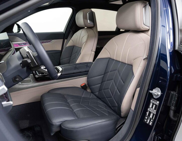 BMW Řada 7 Sedan / Limuzína 3,0 l 220 kw