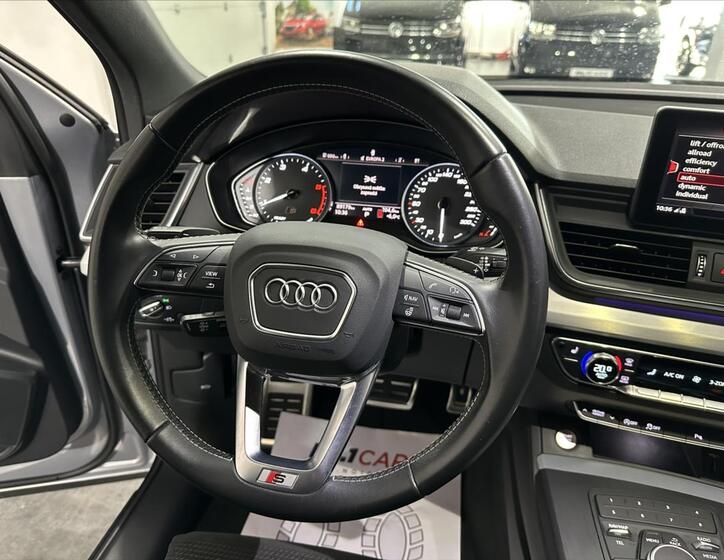 Audi SQ5 8