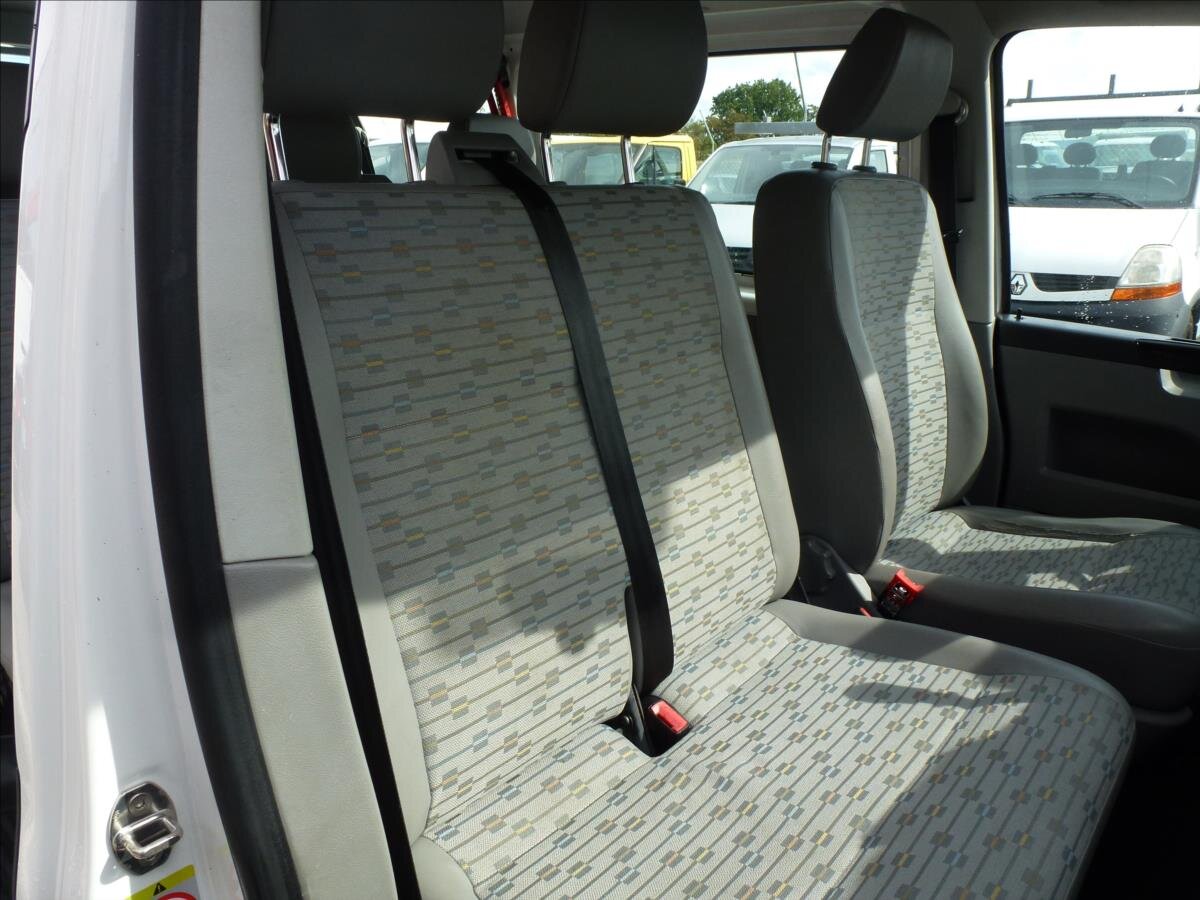 Volkswagen Transporter Kombi 2,0 l 62 kw