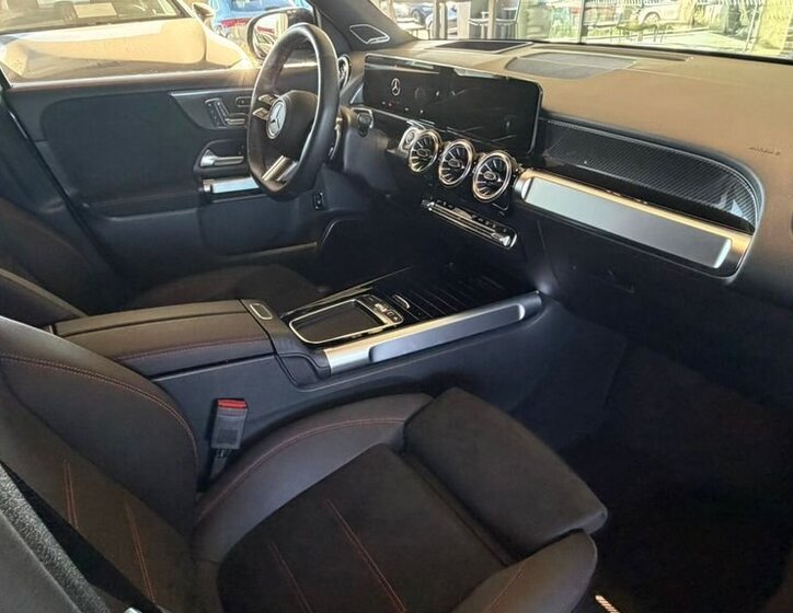 Mercedes-Benz GLB 11