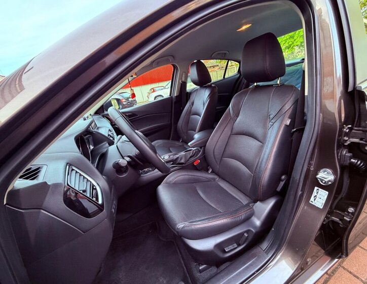 Mazda 3 Sedan / Limuzína 2,0 l 88 kw