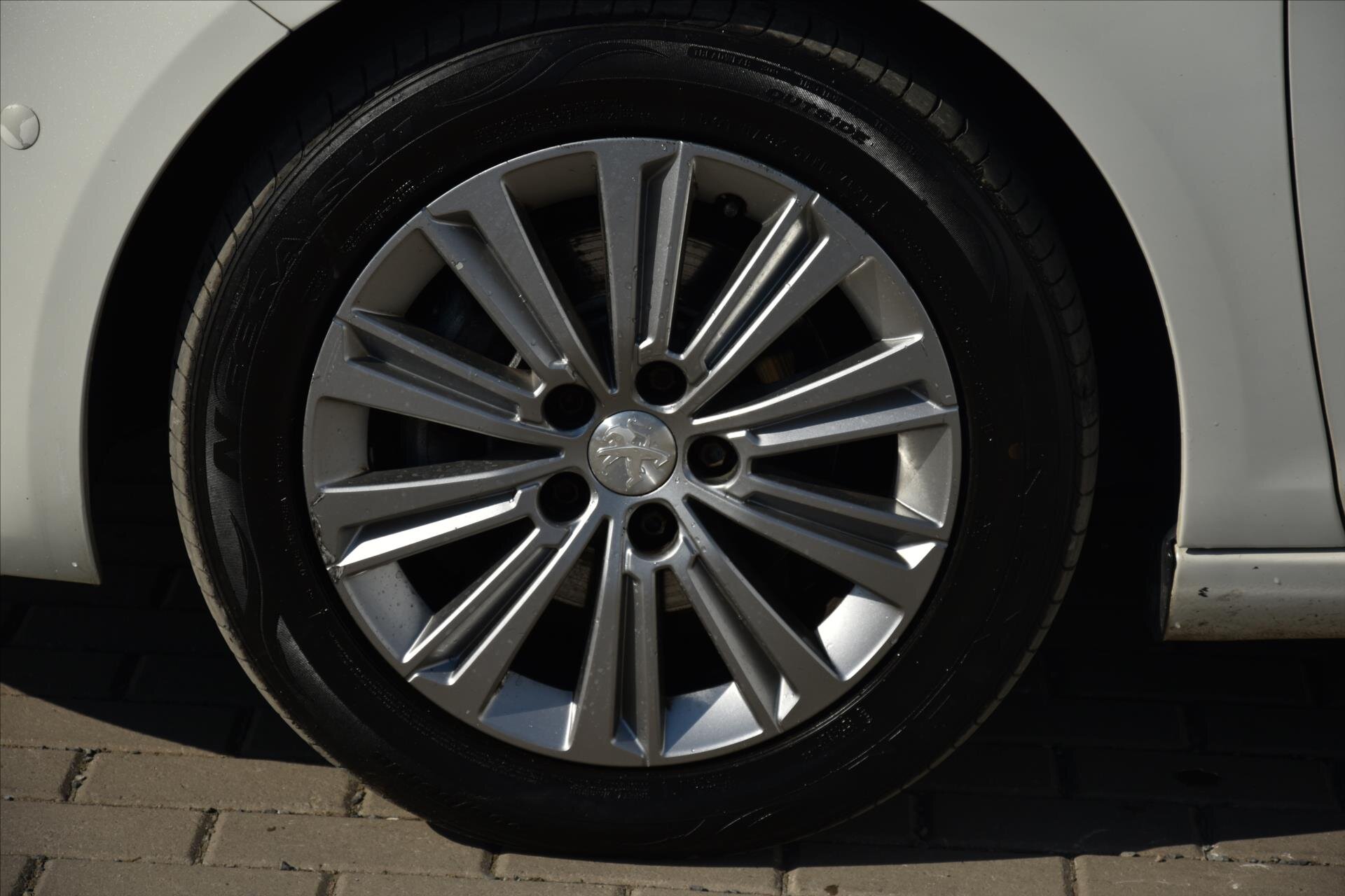 Peugeot 308 Kombi 1,5 l 96 kw