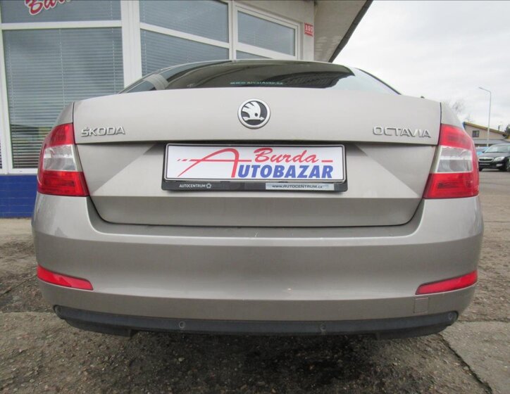 Škoda Octavia Sedan / Limuzína 1,6 l 81 kw