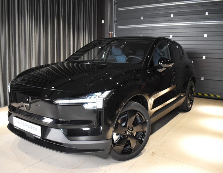 Volvo EX30 SUV / Terénní 0,0 315 kw