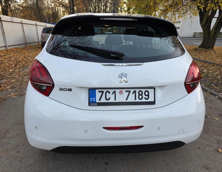 Peugeot 208 5
