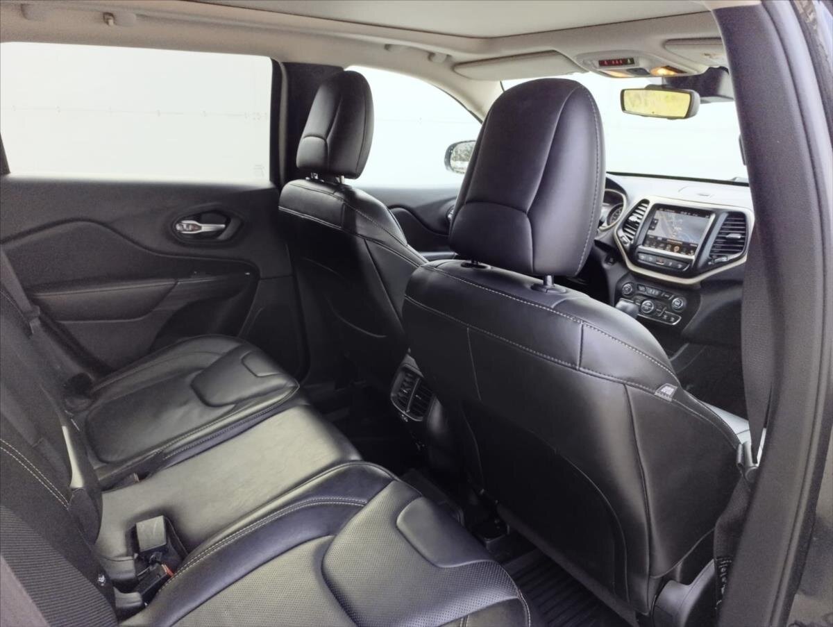 Jeep Cherokee SUV 3,2 l 200 kw